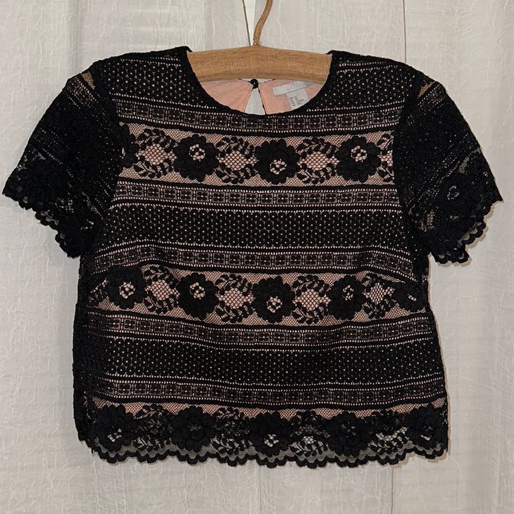 H&M XS Black Ivory Lining Lace Back Keyhole Short Sleeve Formal Crop Top